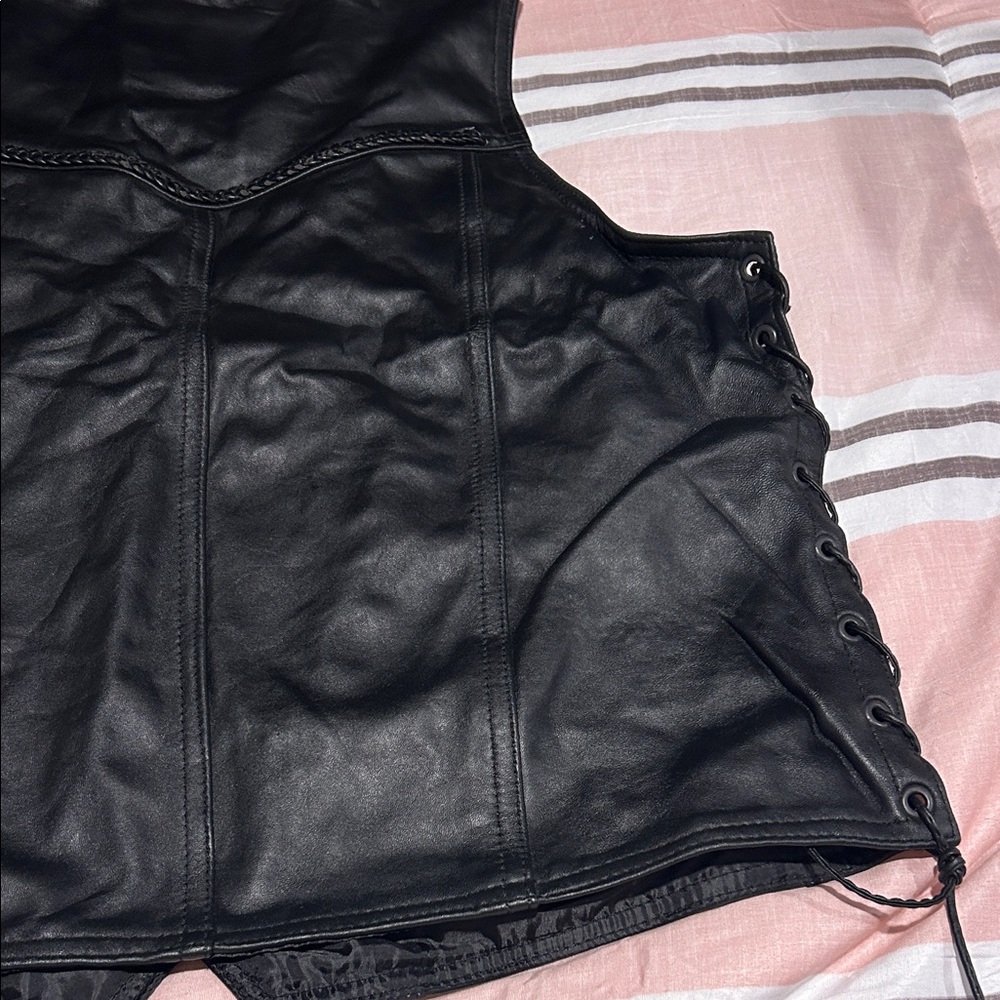 Men's Black Leather Vest - Picture 9 of 11